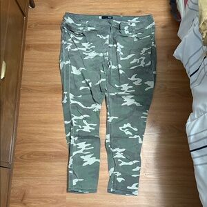 Kut from the Kloth Green Camouflage Pants